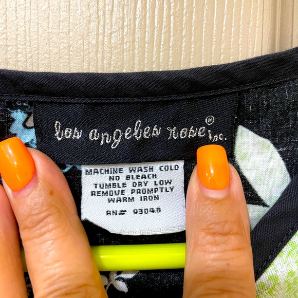 Los Angeles Robe Inc. floral scrub top -SZ S - Picture 4 of 5